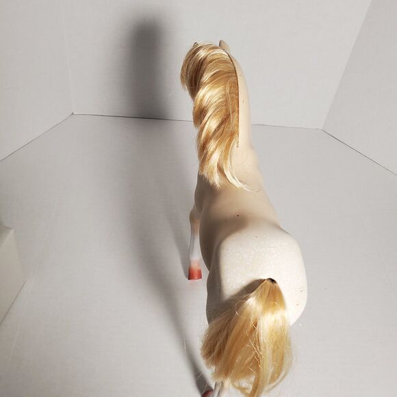 Our Generation Plastic Horse Figurine‎ Toy– Cream/Palomino with Blonde Mane 12" - Picture 13 of 16